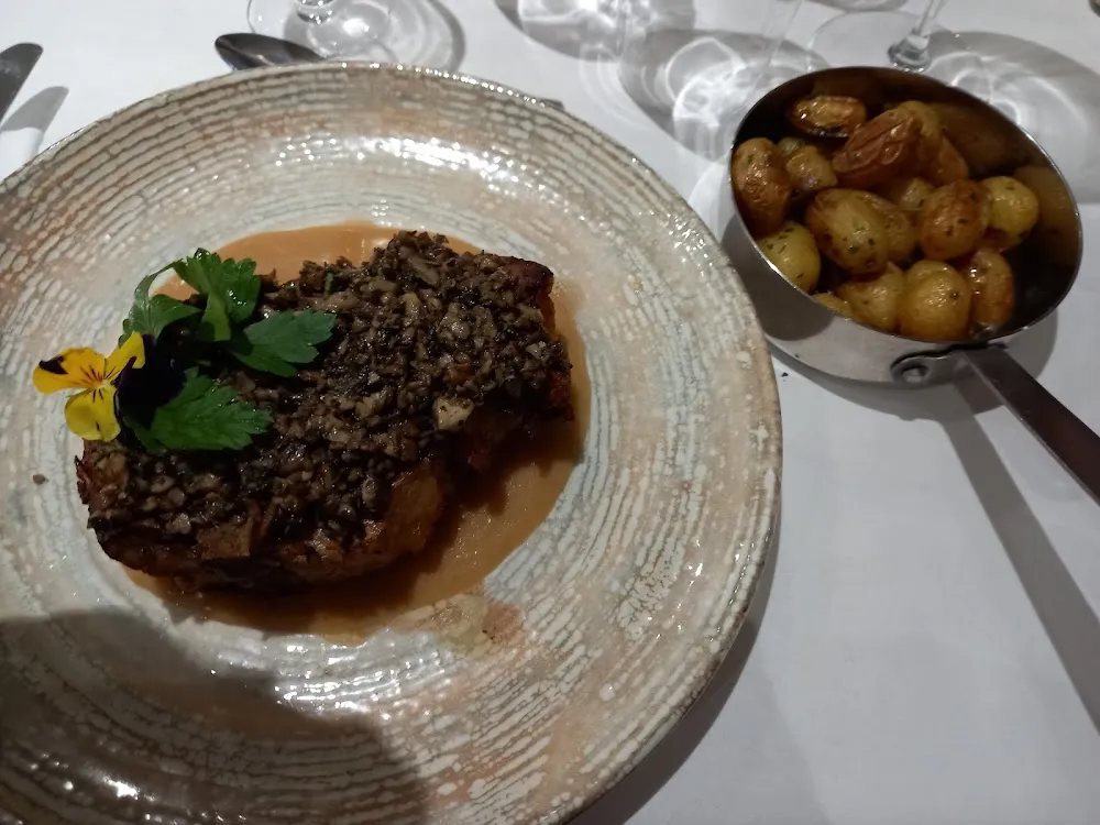 Cotes de Veau Sauce Forestiers